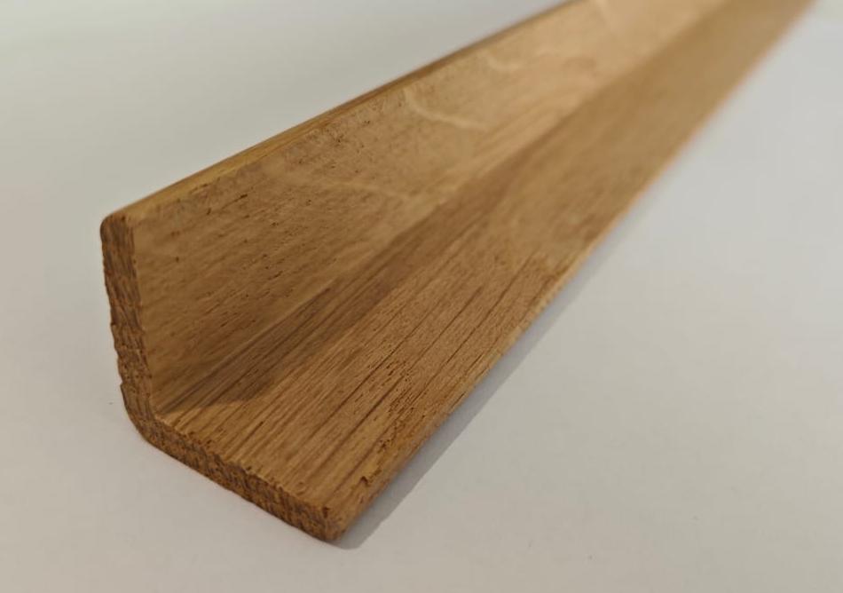 Уголок Дуб без покрытия 20х20